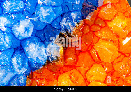 Nahaufnahme, afrikanische Kristall Druzy Mineral Stein in Studioumgebung Stockfoto