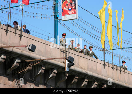 Russische Armee-jüngstere Söhne feiern bei Siegesparade der 2009 in Moskau, Russland Stockfoto