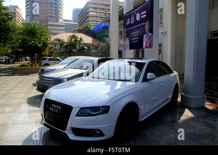 Bangkok, Thailand. 9. November 2015. Die gestohlenen Luxuswagen aus Malaysia gestohlen und bereit für Turn-Over von der thailändischen Polizei. Bildnachweis: Vichan Poti/Pacific Press/Alamy Live-Nachrichten Stockfoto