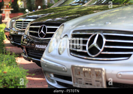 Bangkok, Thailand. 9. November 2015. Die gestohlenen Luxuswagen aus Malaysia gestohlen und bereit für Turn-Over von der thailändischen Polizei. Bildnachweis: Vichan Poti/Pacific Press/Alamy Live-Nachrichten Stockfoto