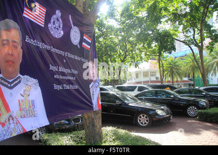 Bangkok, Thailand. 9. November 2015. Die gestohlenen Luxuswagen aus Malaysia gestohlen und bereit für Turn-Over von der thailändischen Polizei. Bildnachweis: Vichan Poti/Pacific Press/Alamy Live-Nachrichten Stockfoto