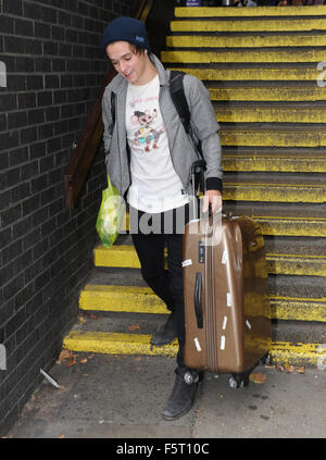 Die Vamps Bandmitglieder am Bahnhof Euston in London zu sehen.  Mitwirkende: Bradley Simpson wo: London, Vereinigtes Königreich bei: 07 Sep 2015 Stockfoto