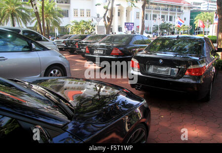 Bangkok, Thailand. 9. November 2015. Die gestohlenen Luxuswagen aus Malaysia gestohlen und bereit für Turn-Over von der thailändischen Polizei. Bildnachweis: Vichan Poti/Pacific Press/Alamy Live-Nachrichten Stockfoto