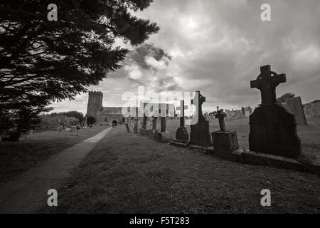 St Carantoc Kirche und Friedhof im Dorf Crantock in Cornwall UK Stockfoto