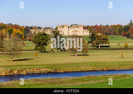 Floors Castle und Garten im Herbst aus über Fluss Tweed. Kelso Berwickshire schottischen grenzt an Schottland UK Großbritannien Stockfoto