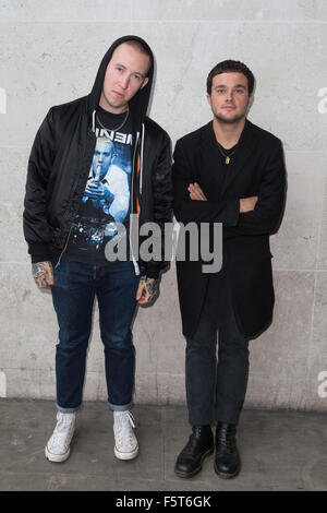 Sklaven im Bild Ankunft am Radio 1 Studio auf die Live-Lounge mit durchführen: Laurie Vincent, Isaac Holman, Sklaven wo: London, Vereinigtes Königreich bei: 08 Sep 2015 Stockfoto