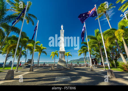 CAIRNS, AUS - 22. Juni 2014: Cairns Kenotaph und Memorial Website. Es ist ein Ort des kulturellen und historischen Bedeutung für die Cairns Stockfoto