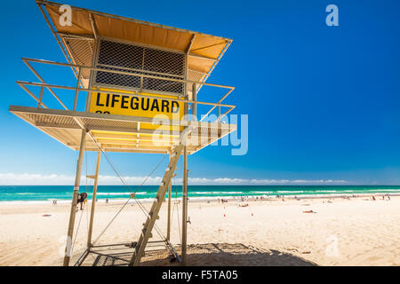 Rettungsschwimmer-Patrouille-Turm an der Gold Coast, Queensland, Australien Stockfoto