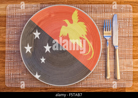 Teller mit der Flagge von Papua-Neu-Guinea auf es für Ihre internationale Speisen und Getränke-Konzepte. Stockfoto