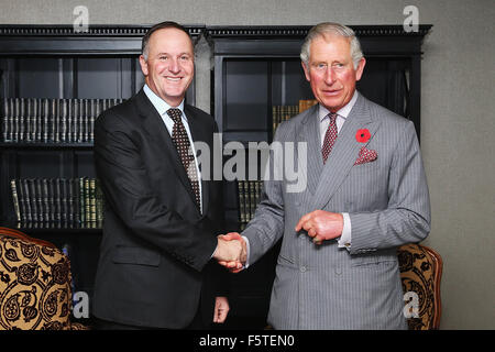 Auckland, Neuseeland - 9. November 2015 - Neuseeland Premierminister John Key trifft Prinz Charles, Prinz von Wales, im Langham Hotel am 9. November 2015 in Auckland, Neuseeland. Charles und Camilla besuchen Neuseeland vom 4. November bis November 10, Teilnahme an Veranstaltungen in Wellington, Dunedin, Nelson, Westport, Ngaruawahia, Auckland und New Plymouth (Getty Pool/Hannah Peters). Stockfoto