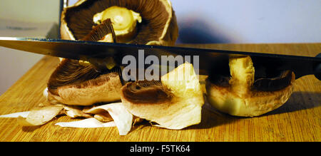 Champignons, gehackt, geviertelt, Pilze, Küche, Koch, Kochen Stockfoto