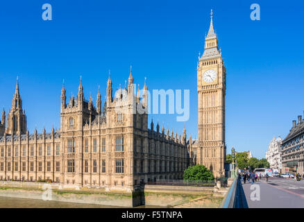 Big Ben, Houses of Parliament und Westminster Brücke über den Fluss Themse Stadt von London England GB UK Europe Stockfoto