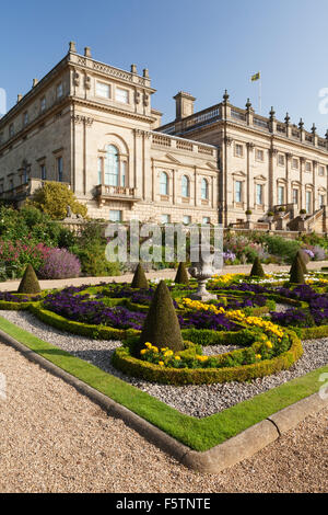 Die Gartenterrasse Harewood House in West Yorkshire, Großbritannien. Eines der zehn Treasure Houses of England. Stockfoto