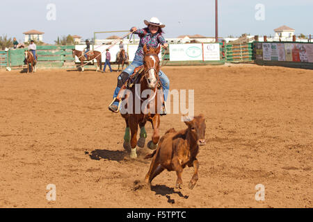 Jugend konkurrieren in einem NSRA Jugend Rodeo in Lincoln, Kalifornien Stockfoto