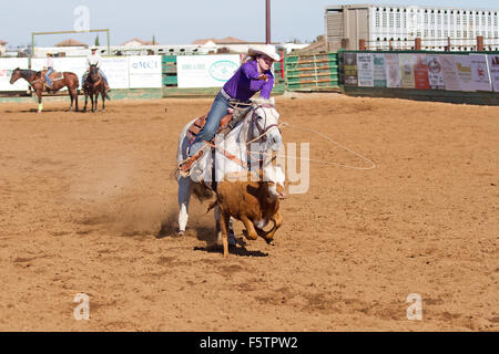 Jugend konkurrieren in einem NSRA Jugend Rodeo in Lincoln, Kalifornien Stockfoto