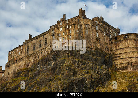 Edinburgh Castle, gesehen vom Grassmarket, Edinburgh, Schottland, Großbritannien. Stockfoto