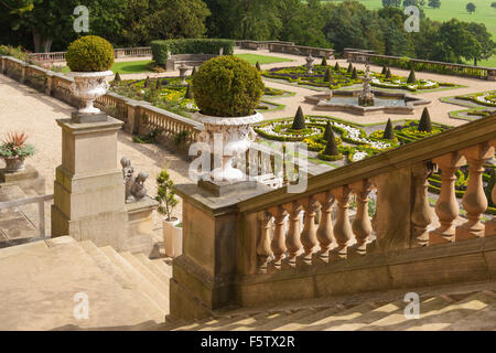 Die Gartenterrasse Harewood House in West Yorkshire, Großbritannien. Eines der zehn Treasure Houses of England. Stockfoto