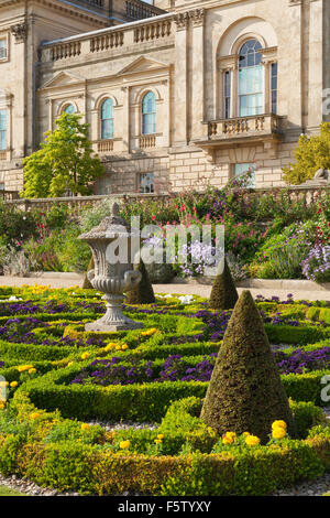 Die Gartenterrasse Harewood House in West Yorkshire, Großbritannien. Eines der zehn Treasure Houses of England. Stockfoto