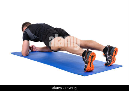 Junger Mann dabei Ellenbogen Plank Training Stockfoto