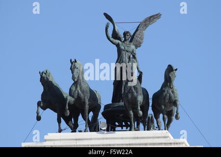 Statue des Sieges fahren die Quadriga auf Victor Emmanuel II Monument in Rom, Italien Stockfoto