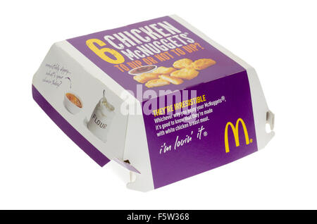 Schachtel mit McDonald's Chicken Nuggets oder McNuggets Fastfood Stockfoto