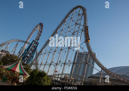 Donner-Delphin-Achterbahn im Tokyo Dome City Stockfoto