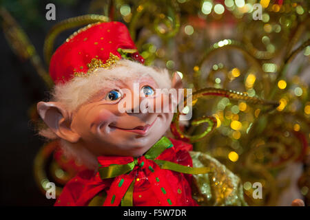 Garnituren, Dekorationen, & Weihnachten Anzeige in Barton Grange Garden Centre, Preston, Lancashire, Großbritannien Stockfoto