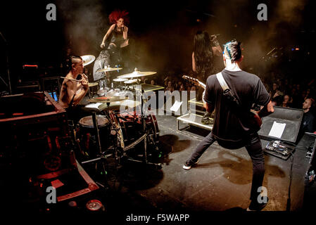 8. November 2015 - Toronto, Ontario, Kanada - amerikanische Metal-Band Butcher Babies eine Show im Phoenix Theatre in Toronto durchgeführt. Bandmitglieder: HEIDI SHEPHERD, CARLA HARVEY, HENRY FLURY, JASON KLEIN, CHRIS WARNER (Credit-Bild: © Igor Vidyashev über ZUMA Draht) Stockfoto