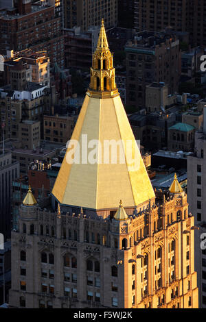 Blattgold auf dem Dach des neugotischen Gebäude in NoMad (nördlich von Madison Square), Midtown Manhattan, New York City Stockfoto