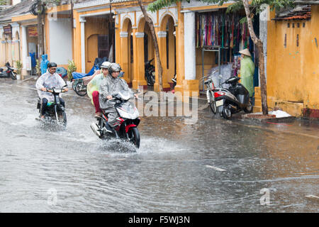 Regenzeit regnet in Hoi an, eine alte Stadt, zentrale Küste, Vietnam. Eine Unesco Welt Kulturerbe Lage. Stockfoto