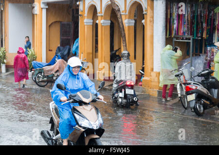 Regenzeit regnet in Hoi an, eine alte Stadt, zentrale Küste, Vietnam. Eine Unesco Welt Kulturerbe Lage. Stockfoto