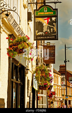 George und Dragon und die Union Arms Pubs in Yarn Stockfoto