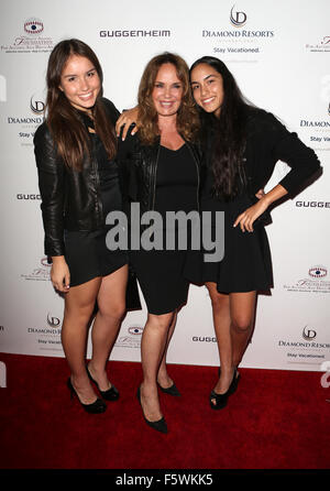 Der Brent Shapiro Stiftung 10. jährlichen Sommer spektakuläre statt in einem Privathaus mit Beverly Hills: Catherine Bach, Sophia Isabella Lopez, Laura Esmeralda Lopez Where: Beverly Hills, Kalifornien, USA bei: 12 Sep 2015 Stockfoto