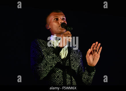 Stromae führt live im Konzert in der James L. Knight Center Featuring: Stromae wo: Miami, Florida, USA bei: 12 Sep 2015 Stockfoto