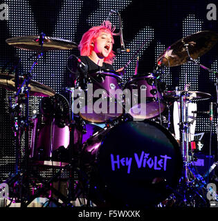 Hey violett führen live im Konzert als unterstützende Act für 5 Sekunden des Sommers in die perfekte Wodka Amphitheater Featuring: Nia Lovelis wo: West Palm Beach, Florida, USA bei: 14 Sep 2015 Stockfoto