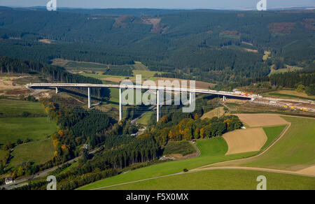 Viadukt Nuttlar, nach seiner Fertigstellung 2016 It wird die höchste Brücke in North Rhine-Westphalia, Brücke der Autobahn A46 Stockfoto