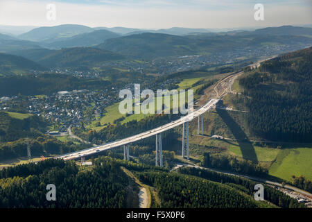 Viadukt Nuttlar, nach seiner Fertigstellung 2016 It wird die höchste Brücke in North Rhine-Westphalia, Brücke der Autobahn A46 Stockfoto