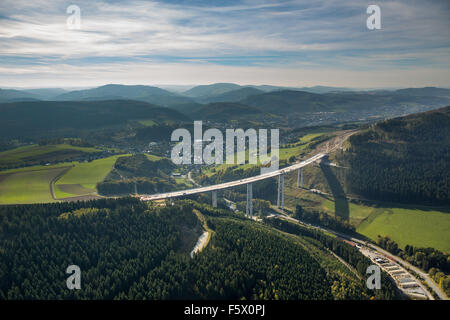 Viadukt Nuttlar, nach seiner Fertigstellung 2016 It wird die höchste Brücke in North Rhine-Westphalia, Brücke der Autobahn A46 Stockfoto