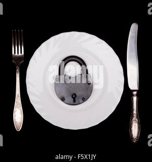 Platte, Vorhängeschloss, Symbol für Ernährung, Stillleben, Ansicht von oben, isoliert Stockfoto