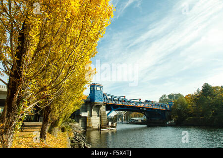 Fremont Bridge gesehen von der Seite der Fremont geschnitten, Seattle Washington, Nordamerika USA Stockfoto