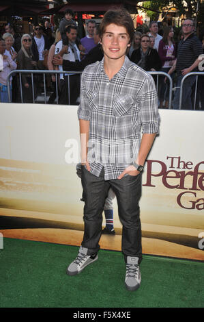 LOS ANGELES, CA - 5. April 2010: Gregg Sulkin bei der Premiere von "The Perfect Game" im The Grove, Los Angeles. Stockfoto