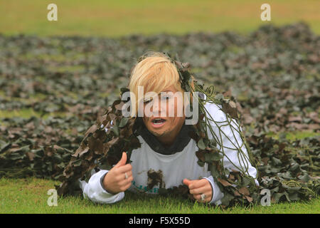 Kerry Katona klappt bei GI Jane Boot Camp.  Mitwirkende: Kerry Katona wo: Sittingbourne, Vereinigtes Königreich bei: 16 Sep 2015 Stockfoto