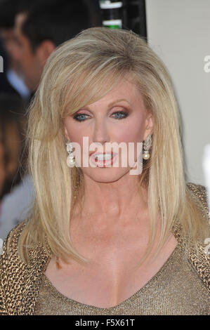 LOS ANGELES, CA - 5. April 2010: Morgan Fairchild bei der Premiere von "The Perfect Game" im The Grove, Los Angeles. Stockfoto