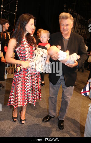 New York Fashion Woche SS16 - Carmen Marc Valvo - hinter den Kulissen D: Hilaria Thomas Baldwin, Carmen Baldwin, Alex Baldwin, Rafael Baldwin wo: New York, New York, Vereinigte Staaten von Amerika als: 15 Sep 2015 Stockfoto