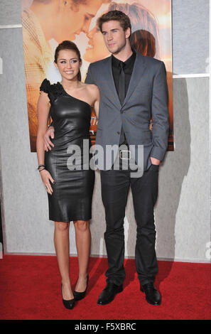 LOS ANGELES, CA - 25. März 2010: Miley Cyrus & Liam Hemsworth bei der Weltpremiere von ihren neuen Film "The Last Song" am Arclight Theater, Hollywood. Stockfoto