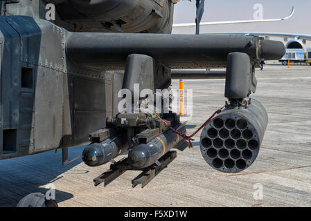 Waffen-Halter auf AH-64 Apache Hubschrauber bei Dubai Airshow 2015 in Dubai, Vereinigte Arabische Emirate Stockfoto