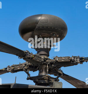 AH-64 Apache Angriff Hubschrauber Fire Control Radar bei Dubai Airshow 2015 in Dubai, Vereinigte Arabische Emirate Stockfoto