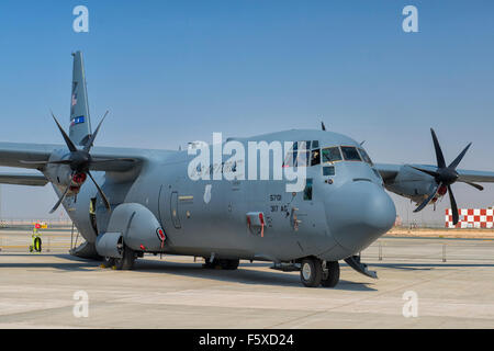 C-130 Hercules in Dubai Airshow 2015 in Dubai, Vereinigte Arabische Emirate Stockfoto