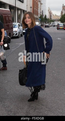 Jenna Coleman Radio 1 Studio angekommen, als Gast auf der Nick Grimshaw Breakfast Show aufzutreten und sprechen über die neue Dr., die Serie ab Samstag Featuring: Jenna Coleman Where: London, Vereinigtes Königreich: 18 Sep 2015 Stockfoto