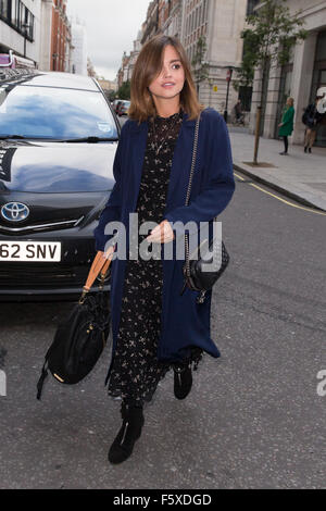 Jenna Coleman Radio 1 Studio angekommen, als Gast auf der Nick Grimshaw Breakfast Show aufzutreten und sprechen über die neue Dr., die Serie ab Samstag Featuring: Jenna Coleman Where: London, Vereinigtes Königreich: 18 Sep 2015 Stockfoto